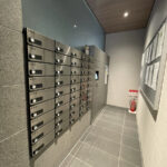 不在時でも荷物が受け取れる、置き配対応の宅配ボックス付き！