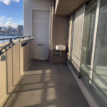 １２．１６㎡のゆとりあるバルコニー。リバービューを楽しみながら、開放感あふれるひとときを過ごせます。